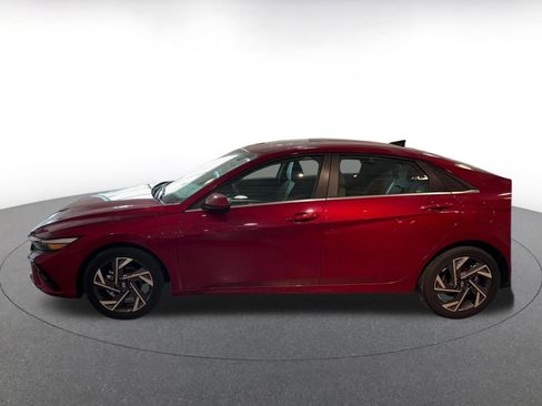 Used 2025 Hyundai Elantra SEL image 9