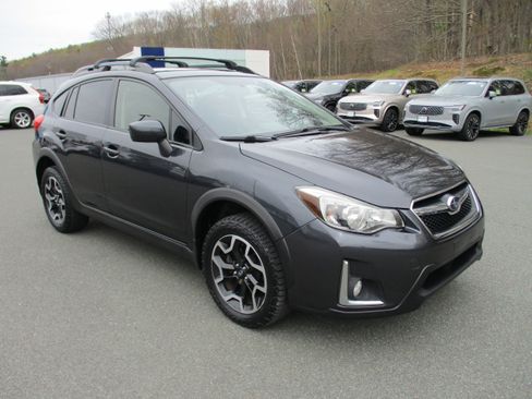 Used 2016 Subaru Crosstrek 2.0i Premium w/ Moonroof Package AWD/4WD image 3