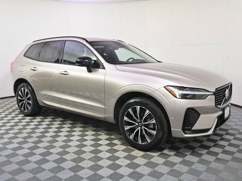 Used 2025 Volvo XC60 B5 Plus AWD/4WD image 8