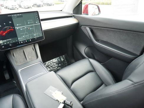 Used 2021 Tesla Model Y Long Range image 17