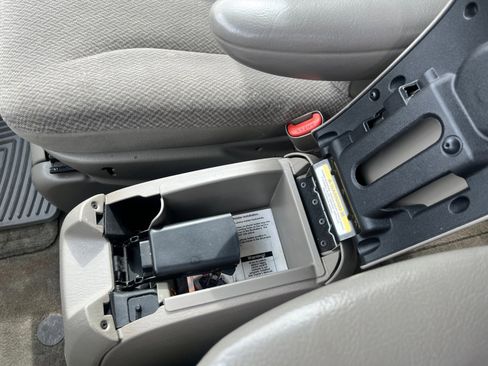 Used 2005 Chrysler Town & Country Touring w/ Trailer Tow Group image 15