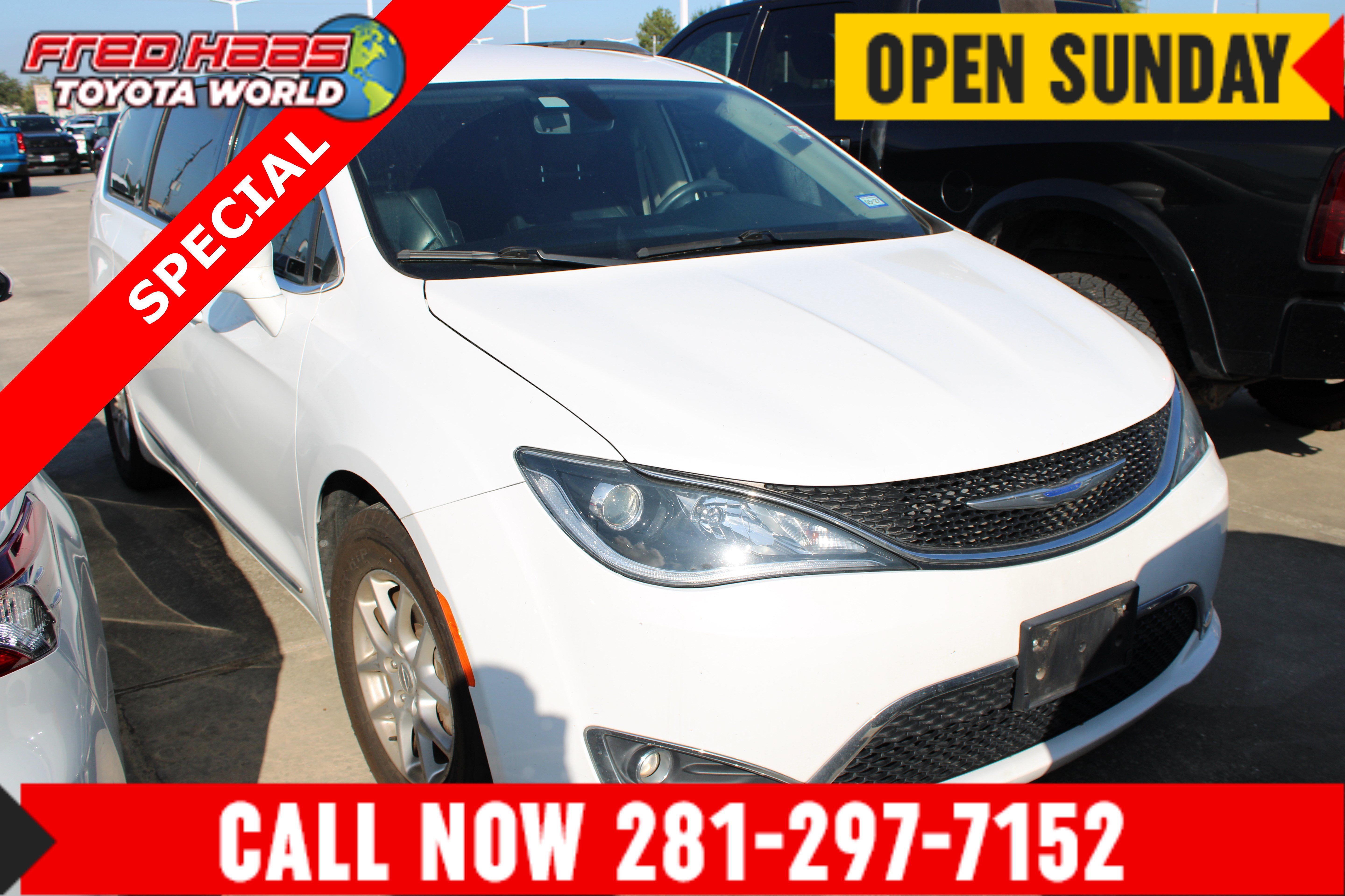 Used 2020 Chrysler Pacifica Touring-L FWD image 1