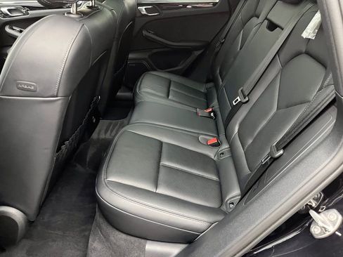 Used 2025 Porsche Macan image 32