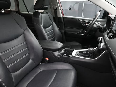 Used 2021 Toyota RAV4 XLE Premium image 26