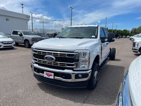 New 2026 Ford F350 XL w/ XL Chrome Package AWD/4WD image 4