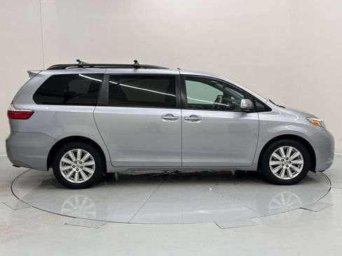 Used 2017 Toyota Sienna AWD image 6