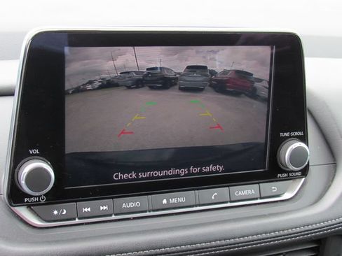 Used 2024 Nissan Rogue S AWD/4WD image 25
