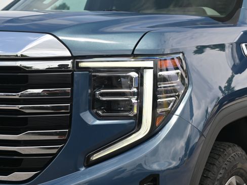 Used 2024 GMC Sierra 1500 SLT w/ SLT Premium Plus Package AWD/4WD image 6