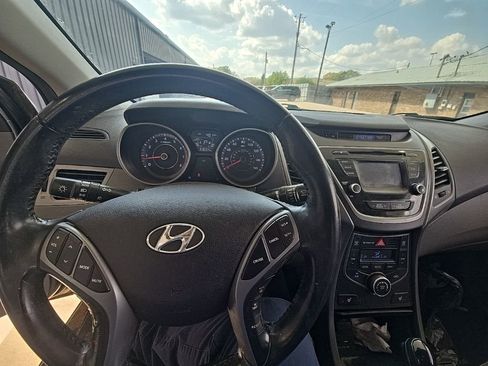 Used 2016 Hyundai Elantra Limited image 14