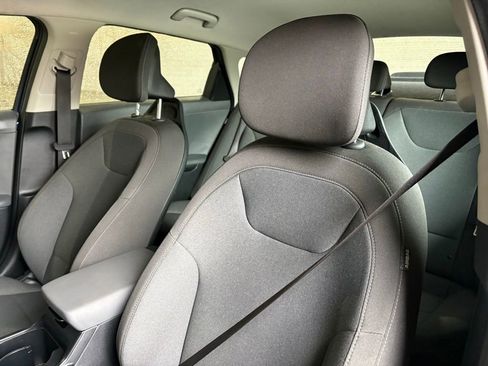 Used 2025 Kia K4 LXS image 21