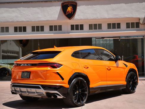 Used 2021 Lamborghini Urus AWD/4WD image 3