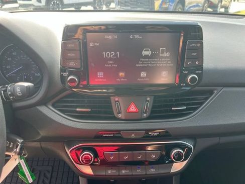 Used 2018 Hyundai Elantra GT FWD image 19