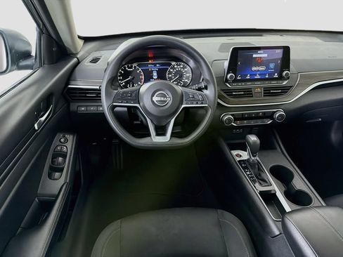 Used 2025 Nissan Altima 2.5 SV FWD image 23