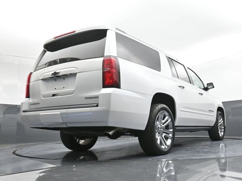 Used 2020 Chevrolet Suburban Premier w/ Premier Plus Edition image 38