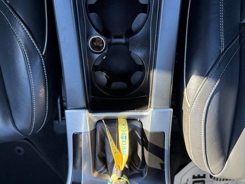 Used 2016 Volvo XC60 T6 R-Design Platinum w/ Climate Package image 17