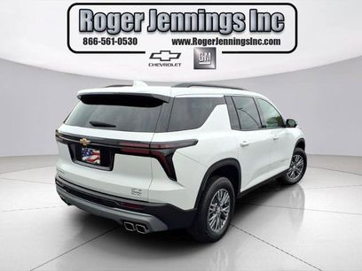 Used 2025 Chevrolet Traverse LT w/ Driver Confidence Package