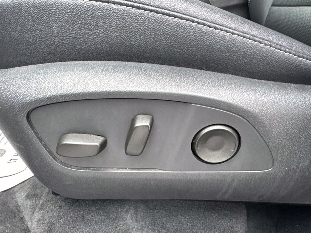 Used 2025 Chevrolet Traverse LT AWD/4WD image 17