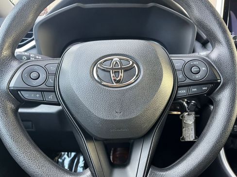 Used 2025 Toyota RAV4 LE image 28