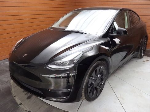 Used 2024 Tesla Model Y Performance AWD/4WD image 8