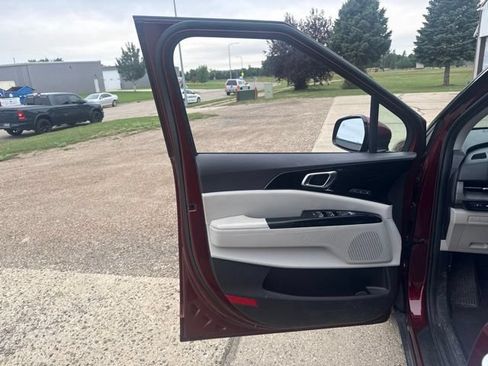Used 2023 Kia Carnival SX FWD image 20