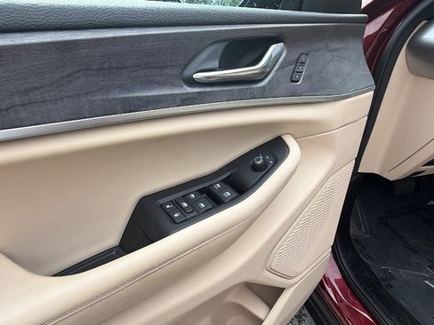 Used 2024 Jeep Grand Cherokee L Limited w/ Black Appearance Package image 15