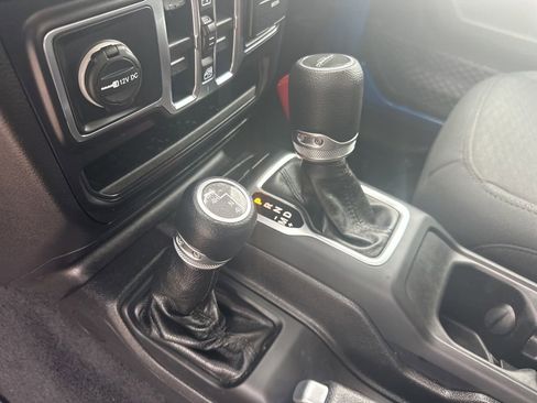 Used 2021 Jeep Gladiator Sport AWD/4WD image 28