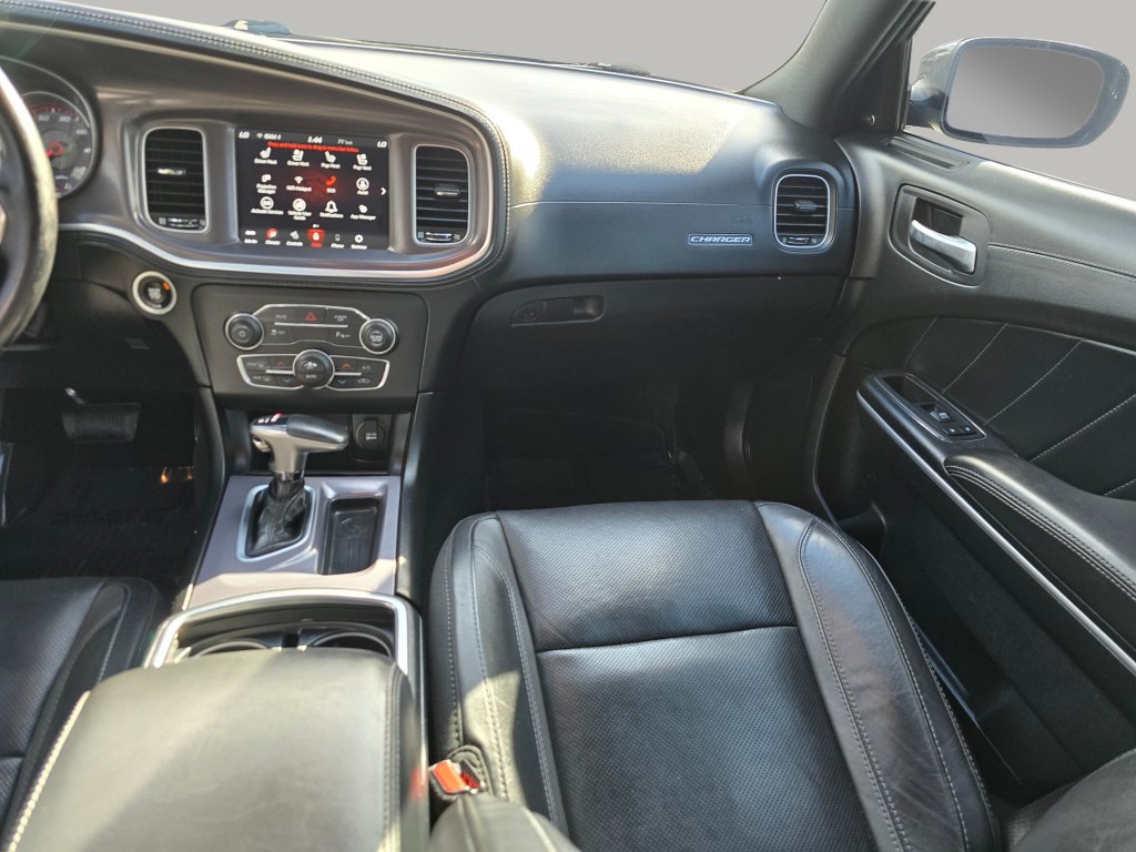 Used 2020 Dodge Charger SXT w/ Plus Group RWD image 4