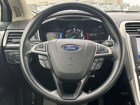 Used 2020 Ford Fusion SE FWD image 18