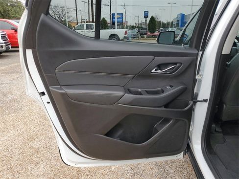 Used 2020 Chevrolet Traverse LT image 16