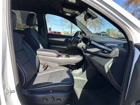 Used 2025 Buick Enclave Preferred image 12