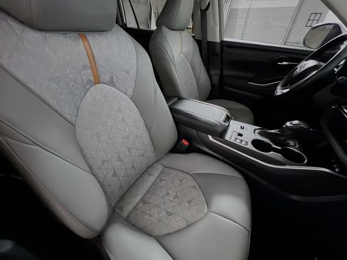 Used 2023 Toyota Highlander Bronze Edition image 31