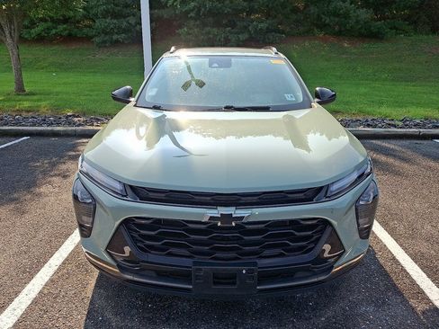 Certified 2024 Chevrolet Trax ACTIV w/ Sunroof Package FWD image 2