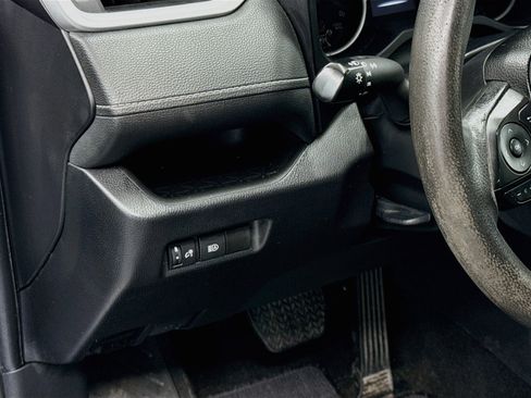 Used 2022 Toyota RAV4 LE AWD/4WD image 16