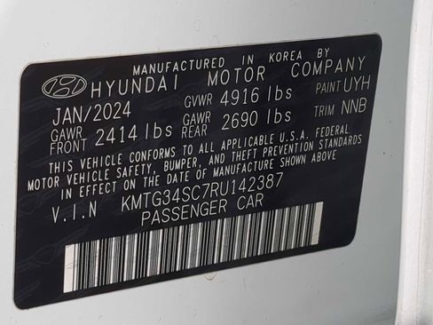 Used 2024 Genesis G70 2.5T image 37