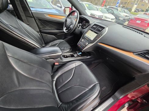 Used 2017 Lincoln MKC Reserve image 9