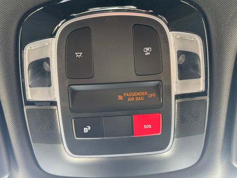 Used 2025 Hyundai Santa Cruz SE FWD image 28