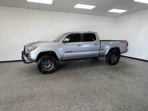Used 2017 Toyota Tacoma TRD Sport image 20