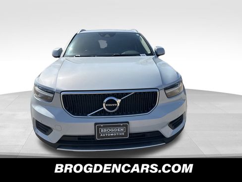 Used 2020 Volvo XC40 T5 Momentum image 9