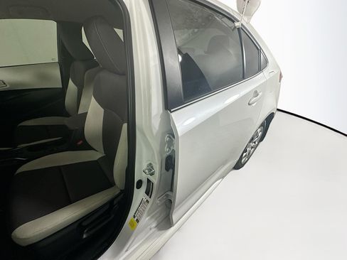 Used 2025 Toyota Corolla LE FWD image 12
