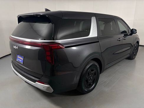 Used 2025 Kia Carnival FWD image 8