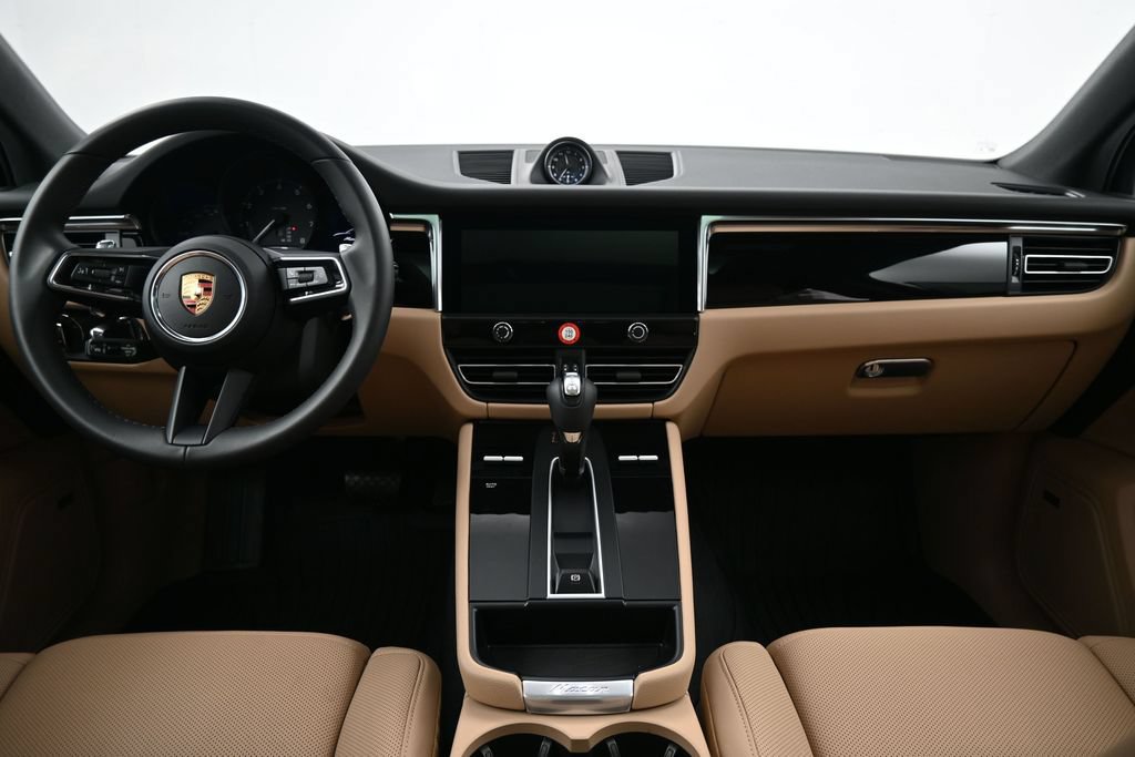 Certified 2026 Porsche Macan AWD/4WD image 9