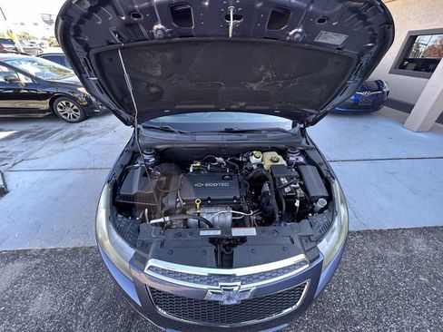 Used 2013 Chevrolet Cruze LS image 4
