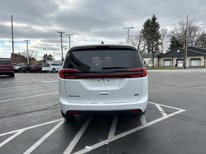 New 2026 Chrysler Pacifica Select