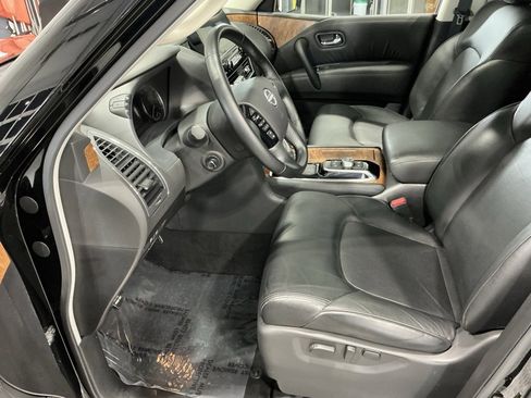 Used 2024 Nissan Armada SL w/ Captain's Chairs Package image 3