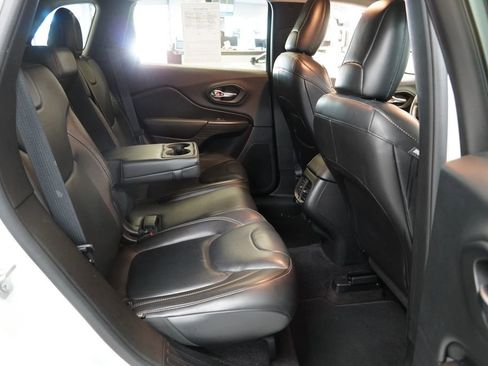 Used 2017 Jeep Cherokee Limited FWD image 32