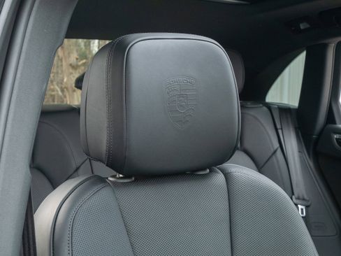 Certified 2025 Porsche Macan image 31