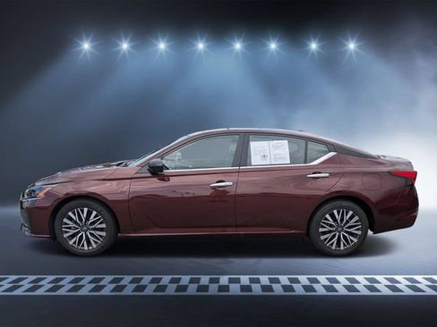 Used 2025 Nissan Altima 2.5 SV FWD image 6