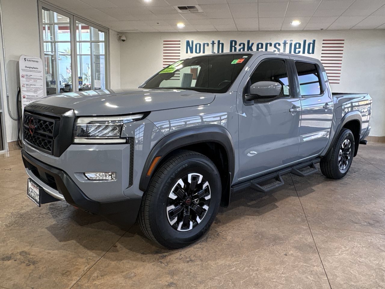 Used 2022 Nissan Frontier Pro-X RWD image 1