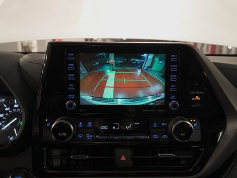 Certified 2022 Toyota Highlander XLE image 24