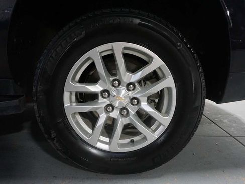 Used 2024 Chevrolet Suburban LT image 12